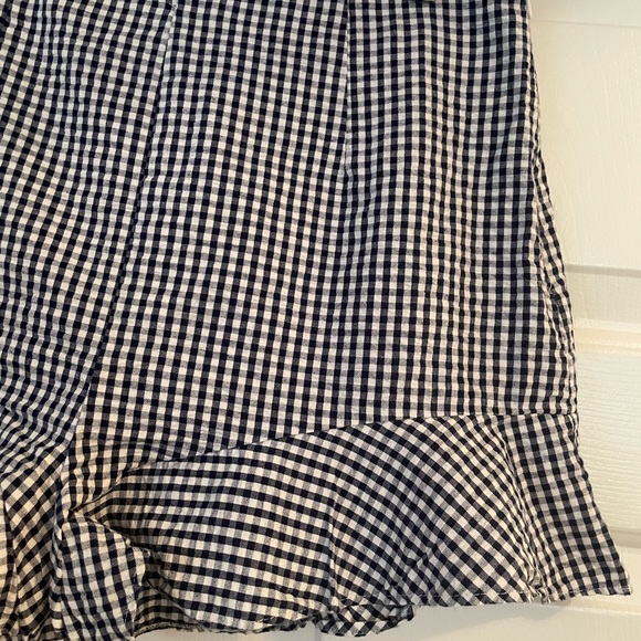 ⭐️SOLD- Zara Women’s Ruffled Gingham Navy and White Shorts - size Medium - Picture 4 of 12